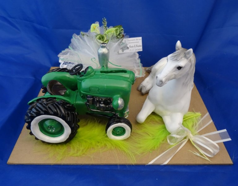 ../Images/tracteur cheval blanc communion 2020.jpg